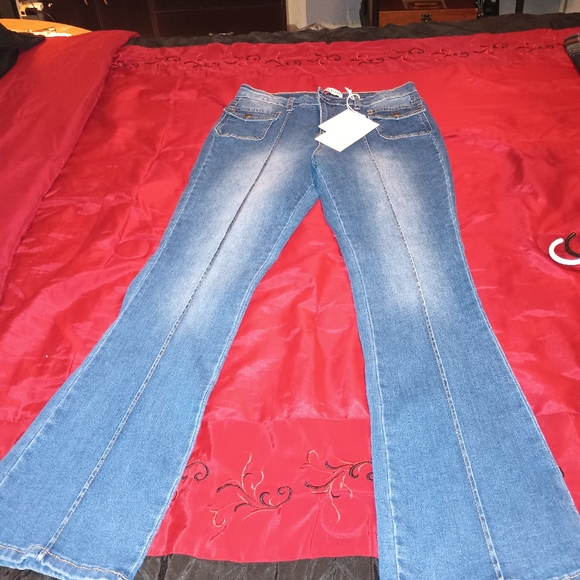Revolution Jeans - Picture 2 of 3